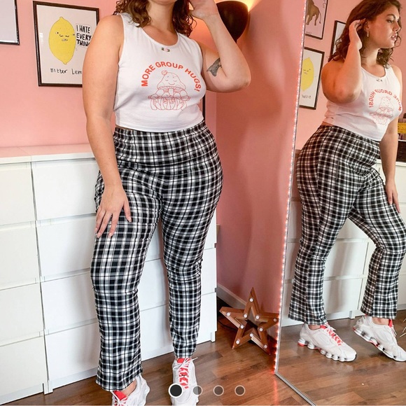 COLLUSION Plus bengaline flare pants in black and
white check - Picture 3 of 6